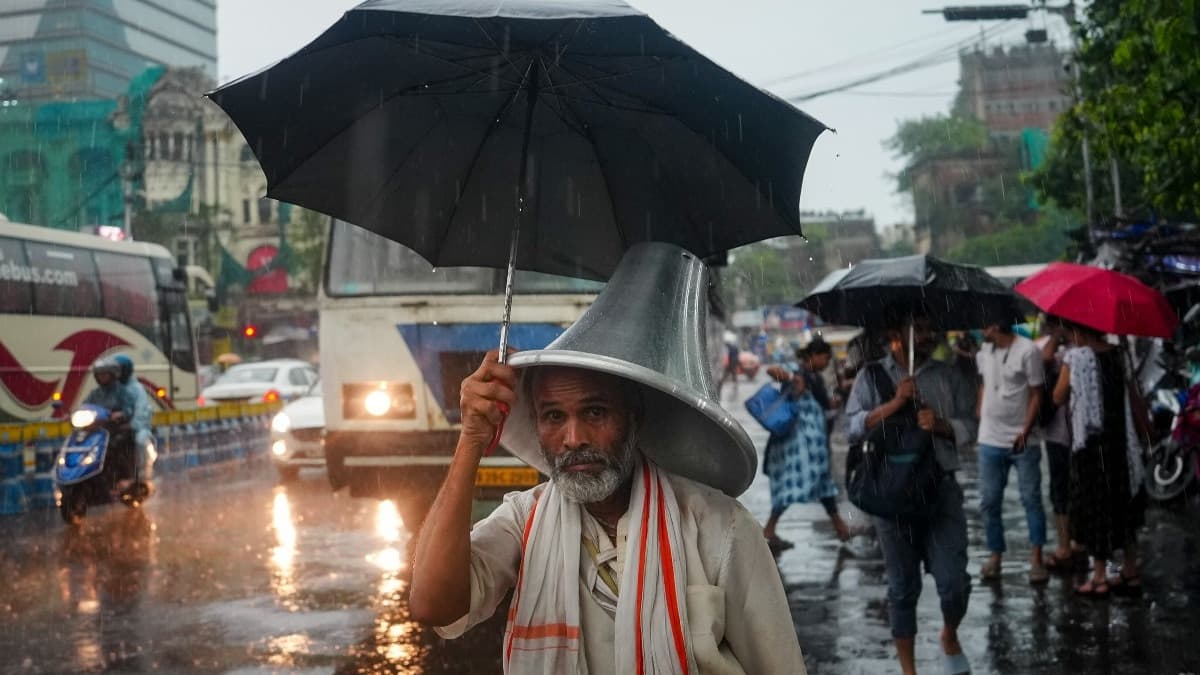 दिल्ली-NCR में बारिश तो मुंबई में रेड अलर्ट, आज कुछ ऐसा रहने वाला है मौसम का मिजाज!