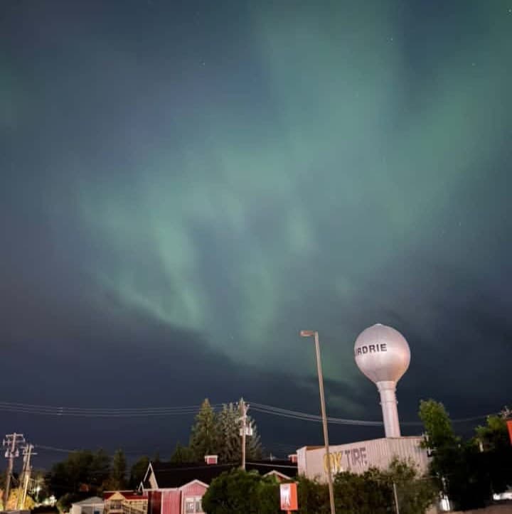 Solar storm lights up Alberta skies as northern lights dazzle Airdrie-area residents