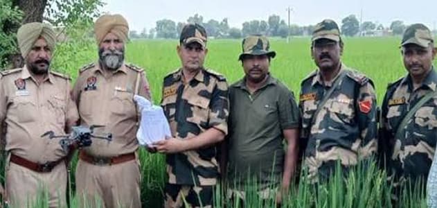 Punjab Crime News : फिरोजपुर सीमा से हेरोइन और हथियार बरामद