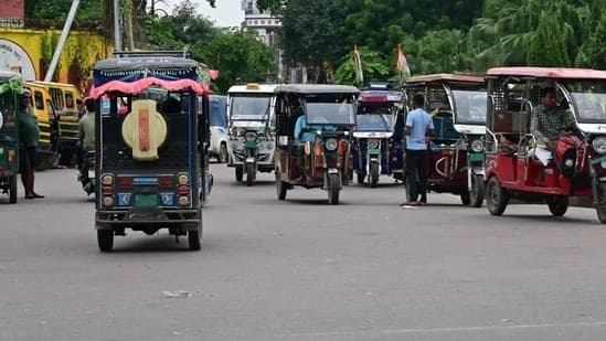 Govt orders removal of battery management apps used to halt e-rickshaws: Sources