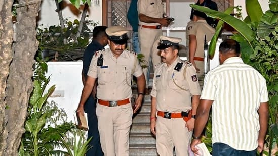 Gujarat ‘suicide’ turns into murder: Parents arrested after allegedly forcing son to drink acid, strangling him