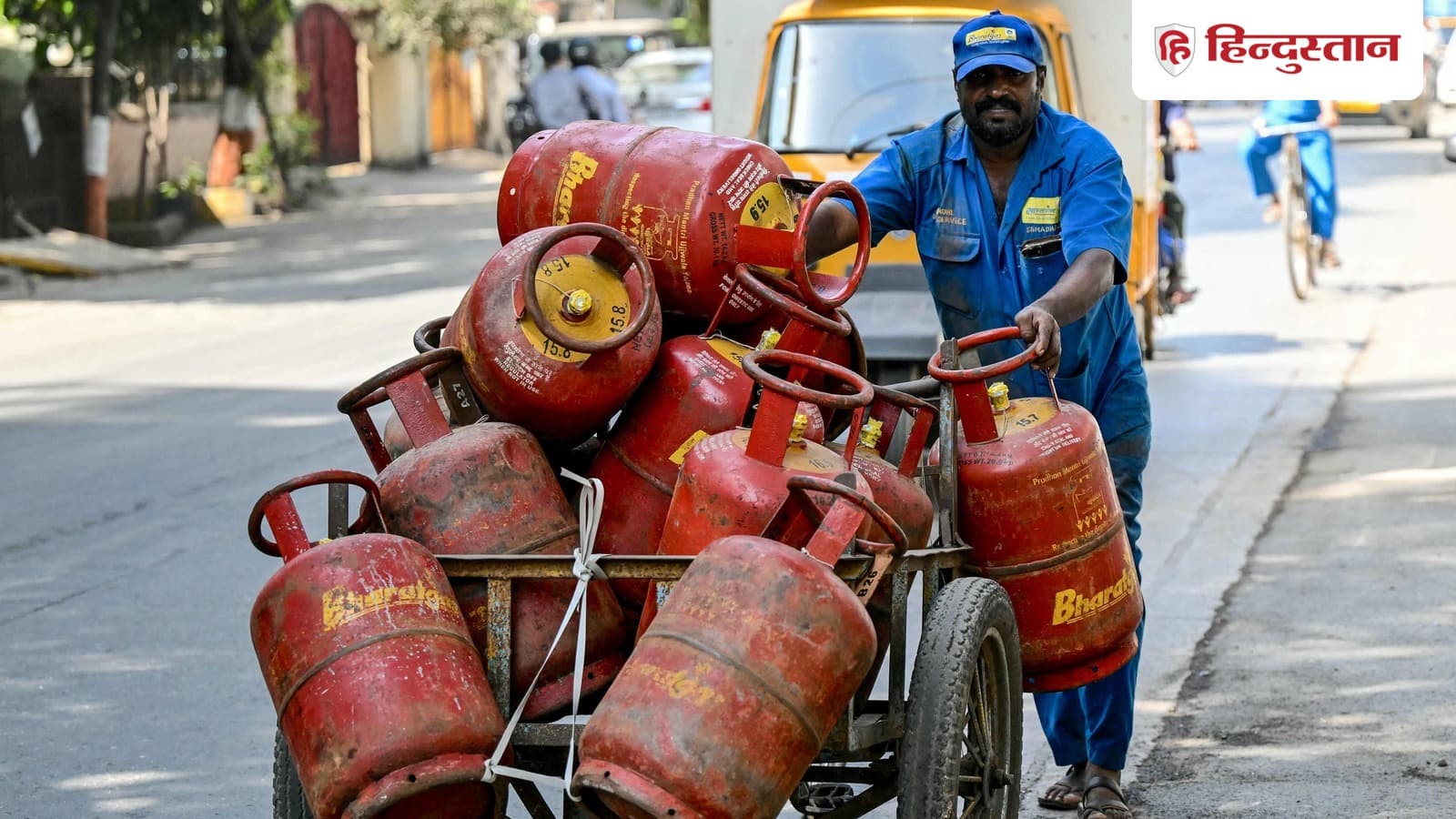 LPG price Today: भारत गैस, Indane और HP ने जारी की एलपीजी सिलेंडर की नई कीमतें, क्या कम हुआ दाम?