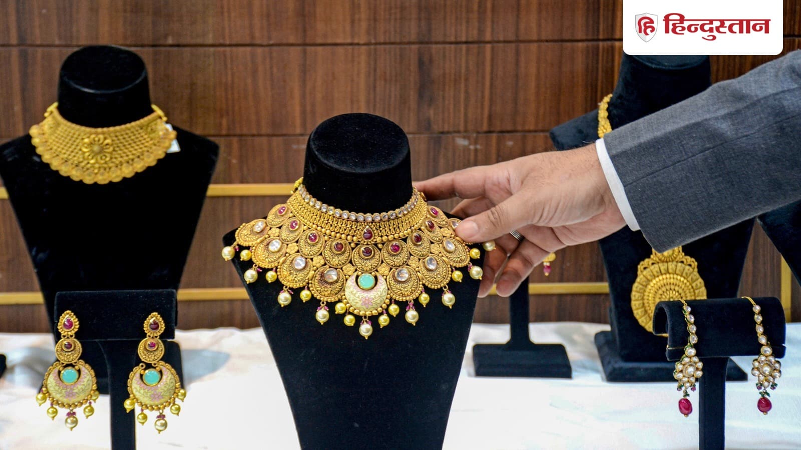 Gold Price Today: सोने का दाम 5058 रुपये, चांदी का रेट 8433 रुपये बढ़ा; कहां तक जाएगा भाव
